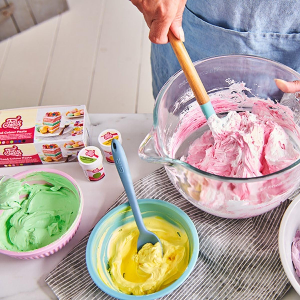 Funcakes Paste Colorants Madfarvesæt, 8 stykker: Koncentreret madfarve til dej, creme, fondant, marcipan, dej, modelleringspasta og blomsterpasta. Halal.