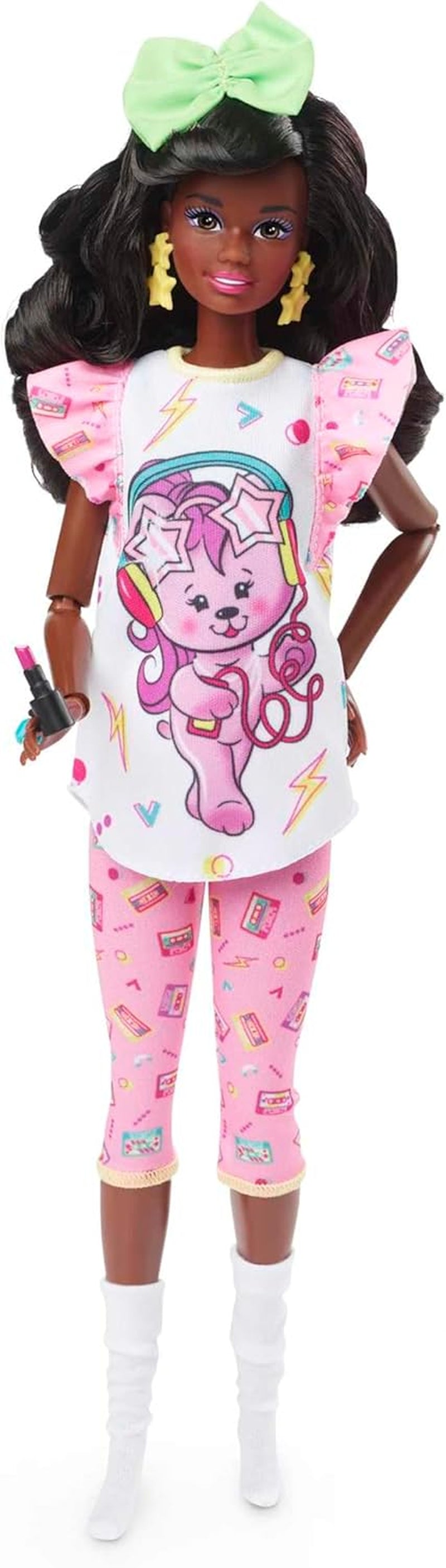 Barbie Rewind - 80'er stil nostalgisk samlerfigur med lækkert hår og outfit, Inkluderer TV, popcorn og telefon, til fans og samlere, HJX19
