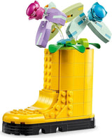 LEGO Creator 3I1 blomstersprinklersæt, dekoration til børneværelset, byg en sprinkler med en buket blomster, gummistøvler eller 2 legetøjsfugle, kreativ gave til piger og drenge 8 år gamle 31149 byggesæt Besuche den LEGO-Store