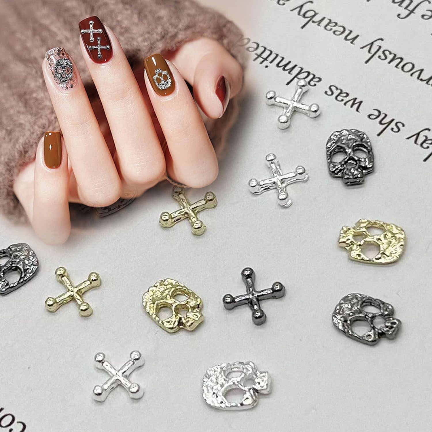 120 stk Cross Skull Nail Art Decorations Sæt Guld Sølv Metal Nail Art Charms Punk Legering Nail Art Smykker Mousserende Sten Tilbehør