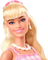 Barbie-dukke Filmdukken i lyserød og hvid kjole og tusindfryd halskæde Margot Robbie samlerlegetøj til 3 år HPJ96