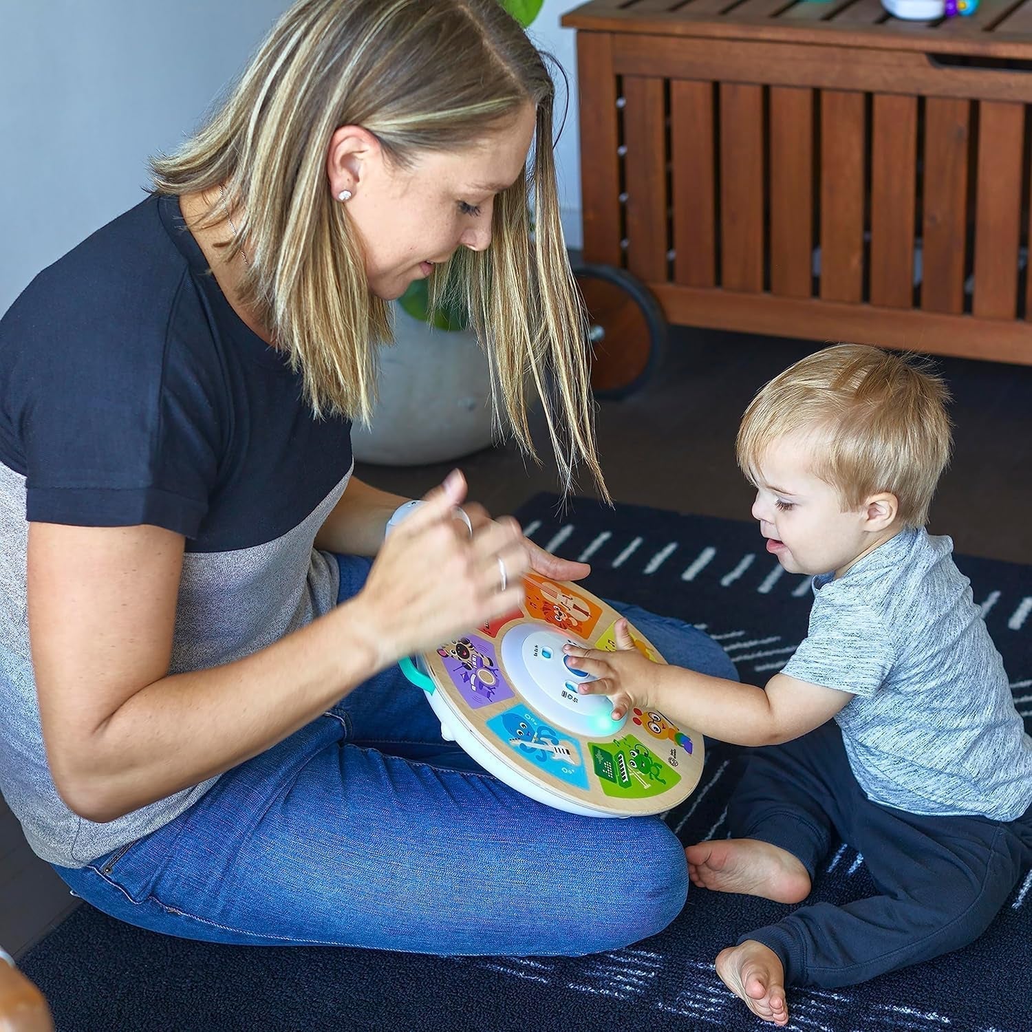 Baby Einstein, Hape, Cal's Smart Sounds Symphony Magic Touch elektronisk aktivitetslegetøj i træ på 3 sprog (engelsk, fransk og spansk), 3 tilstande, fra 6 måneder Babylegetøj Naty Shop