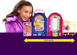 Barbie Extra Minis, Ekstra minidukke og boutique-legesæt, garderobe med skabe, hylder, spejle, 360 platform, ekstra minidukke med lyserødt hårtilbehør, HHN15