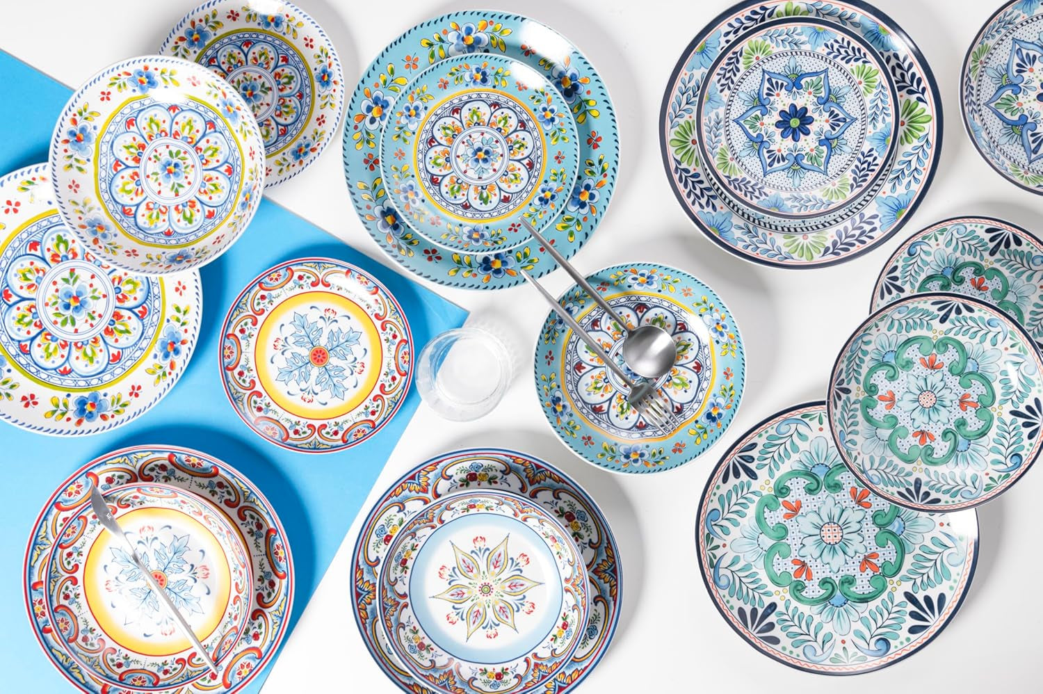 Porcelænsservice med 18 stykker, 6 forskellige sæt tallerkener, Andalusia