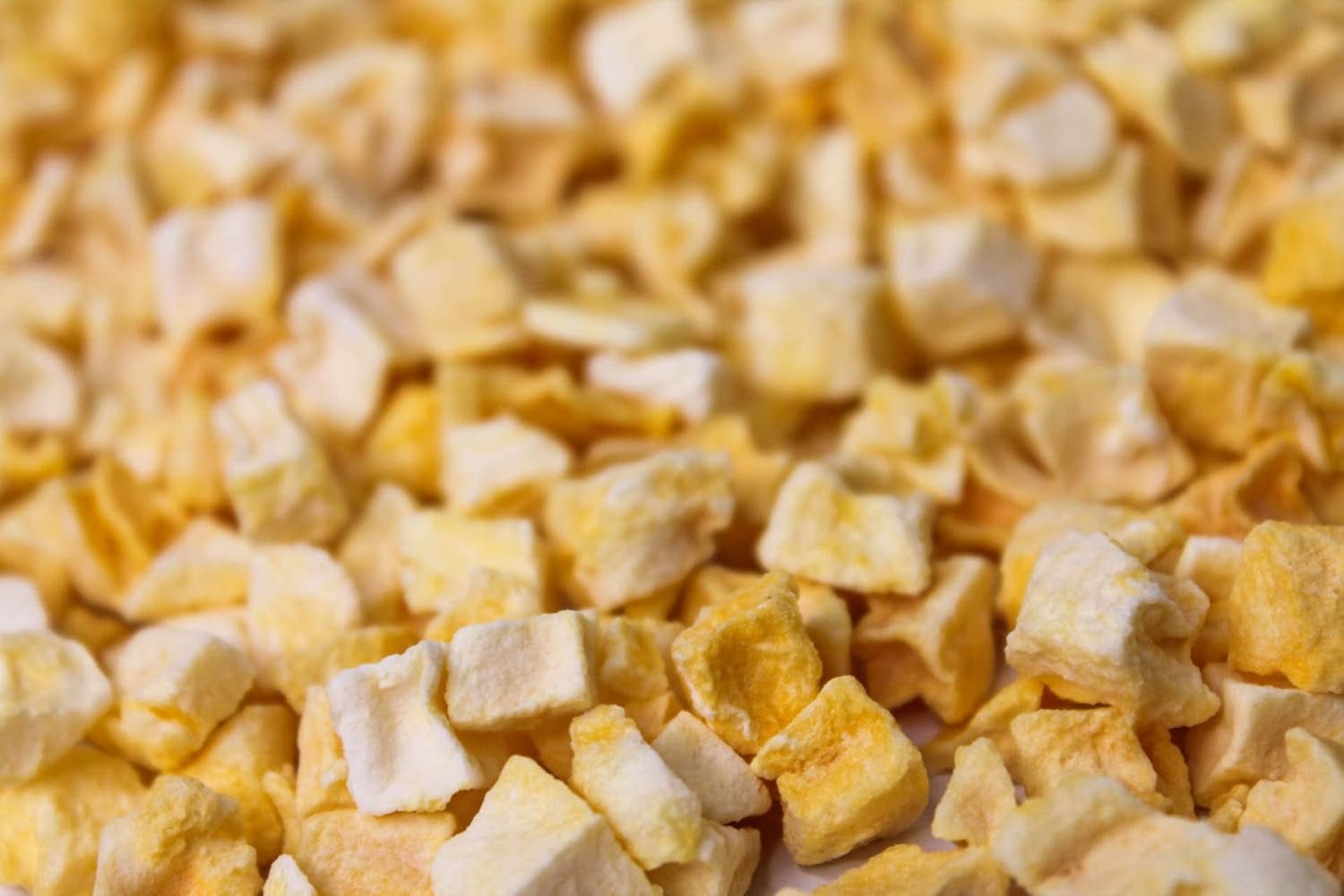 Frysetørrede mangostykker 100g - Frysetørret frugt - Frysetørret tørret frugt - Tørret mango - Perfekt til snacks, bagning, müsli, smoothies og desserter Tørrede produkter Naty Shop