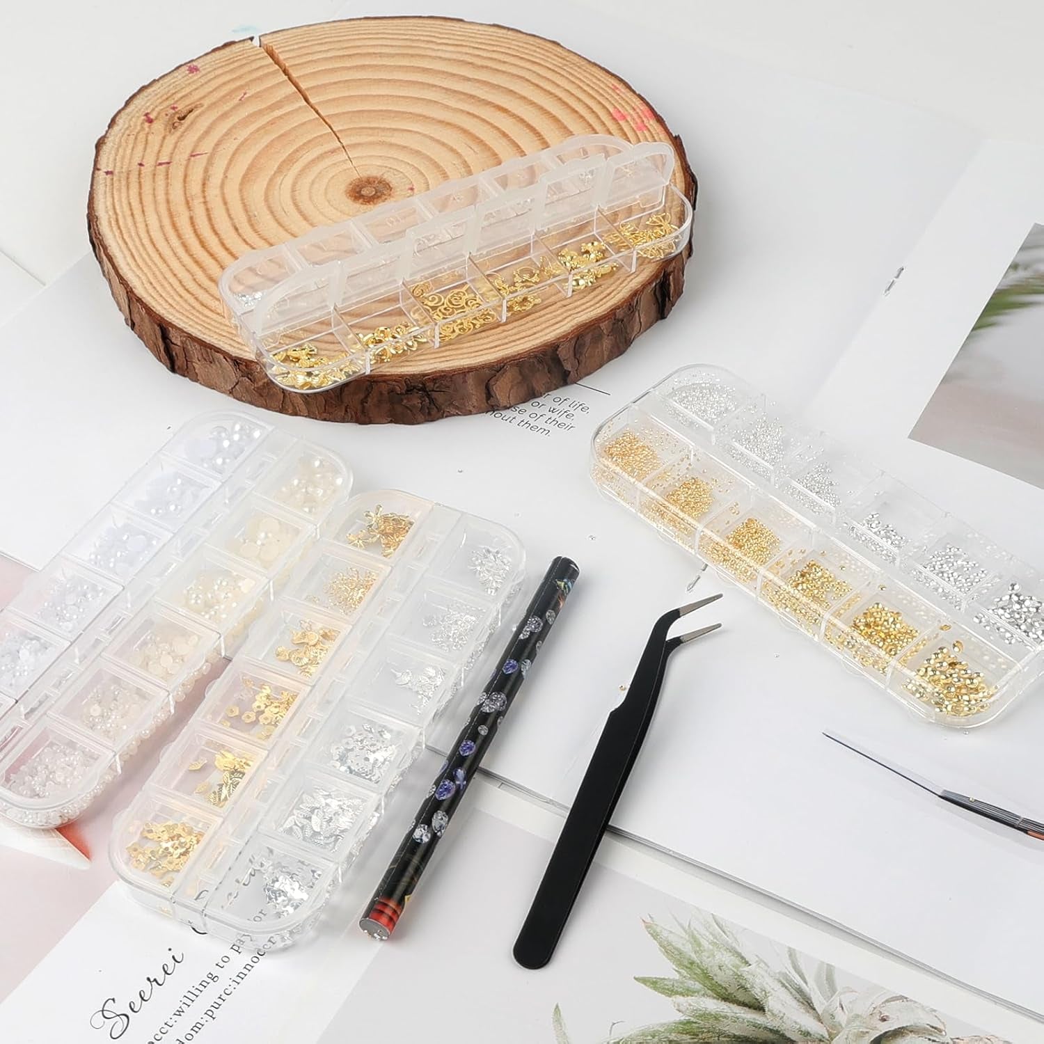 Sømnøglekæder 4 æskesæt - 48 typer guld og sølv 3D sømnøglekæder (sommerfugle, blomster, perler osv.) + pincet og kuglepen - til gør-det-selv-gel- og akrylnegle | Ideal for nail salon and home