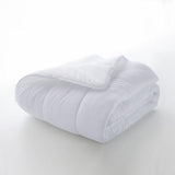 BØHEMIEN | Dyne/ Sengefyld 120 cm, quilt 300 G/M², allergivenligt fyld af antimide åndbare fibre, ekstra blødt og antibakterielt fyld, mål 200 X 200 cm Dyner og dyner Naty Shop White Bed 120 - 200*200Cm