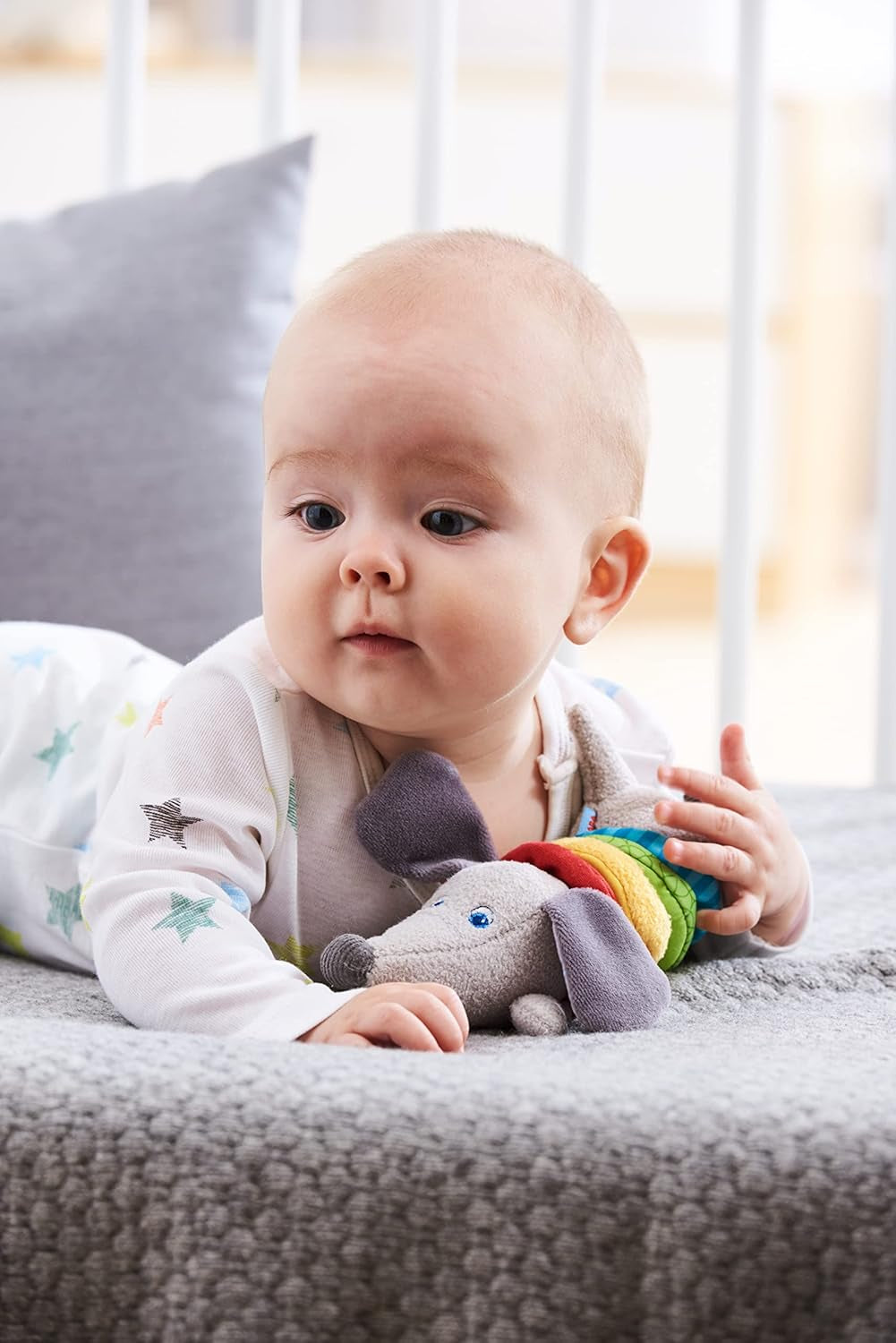 HABA 304771 - Rangle gravhundefigur, stof babylegetøj med ranglemotor, legetøj fra 6 måneder Legetøj Bebe Naty Shop