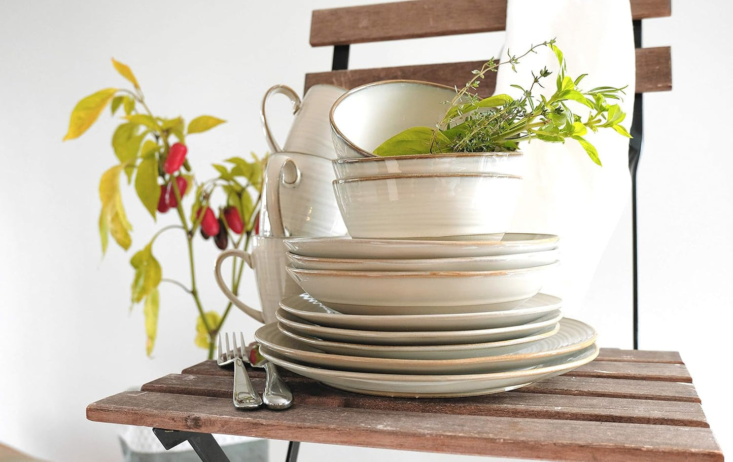 MÄSER 931371 Nottingham Vintage Series Spisetøjssæt til 4, 8-delt middagsservice, middagstallerkener og middagstallerkener, uregelmæssigt rundt retrolook, stentøj, beige