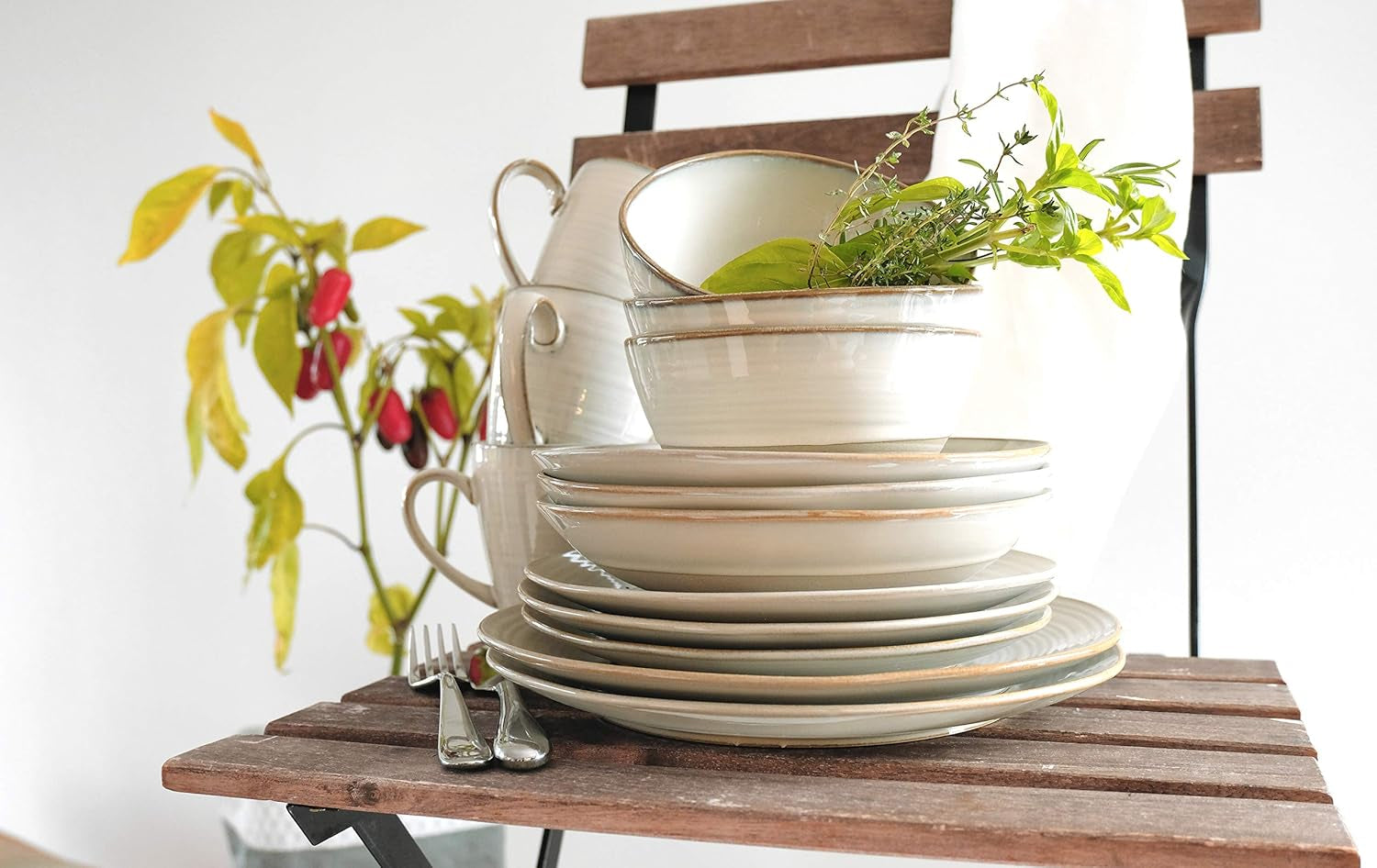 MÄSER 931371 Nottingham Vintage Series Spisetøjssæt til 4, 8-delt middagsservice, middagstallerkener og middagstallerkener, uregelmæssigt rundt retrolook, stentøj, beige