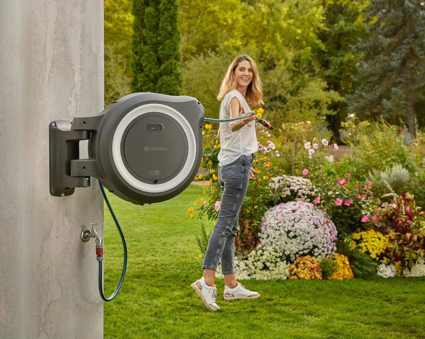 Gardena PowerRoll XXL Solo ledningsfri vægslangeboks: Automatisk slangetromle med 40 m haveslange, slangeføring og rullekontrol, batteridrevet, UV- og frostbestandig (18647-55)