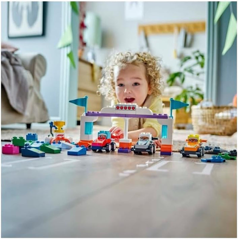 LEGO DUPLO Town F1 Team Racerbiler Med Racers, byggelegetøj til hele familien, fantasifuld legeoplevelse, fødselsdagsgave til småbørn, drenge og piger fra 2 år 10445 Byggesæt Besuche den LEGO-Store