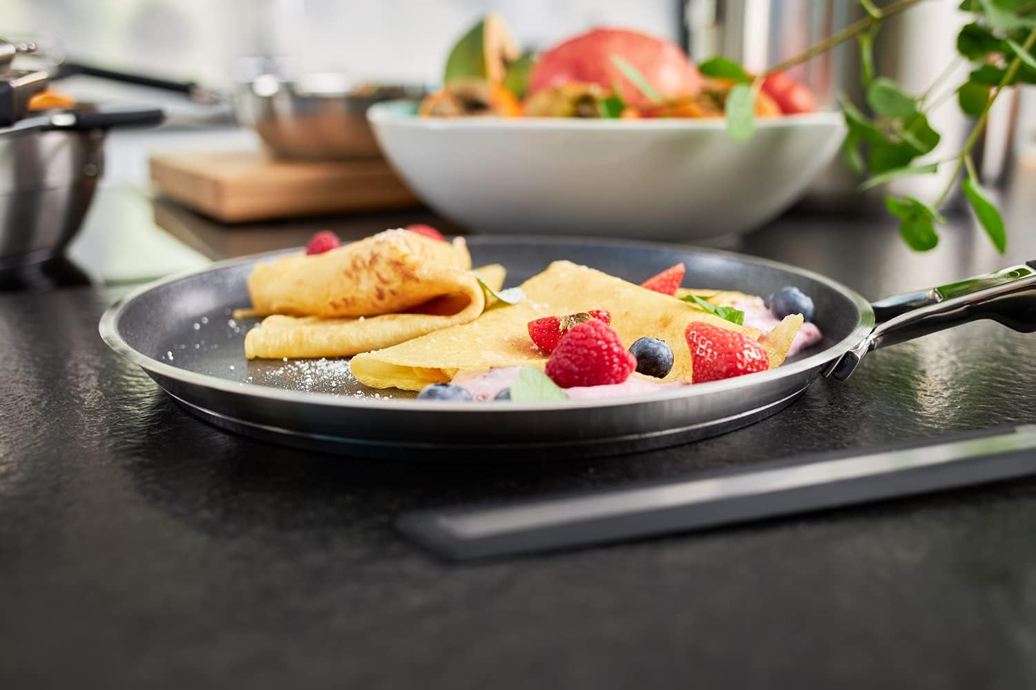 RÖSLE SILENCE PRO pandekagepande, premium ridsefast Proresist non-stick belægning, 18/10 rustfrit stål, velegnet til induktion Gryder og pander Naty Shop