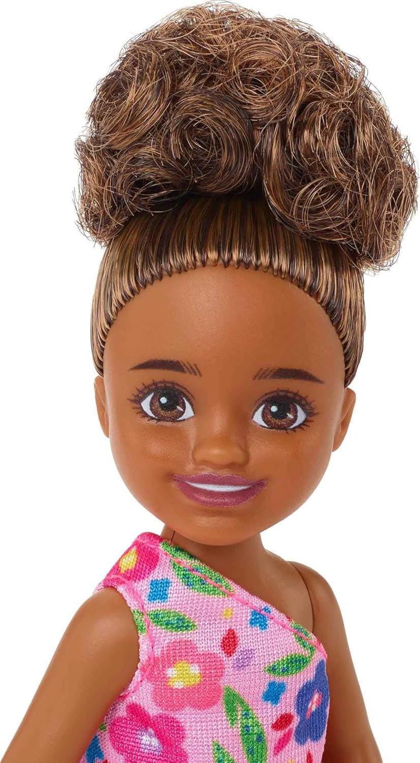 Barbie Chelsea Club – HGT07 – 15 cm artikuleret blandet race pige Pink Flower Doll