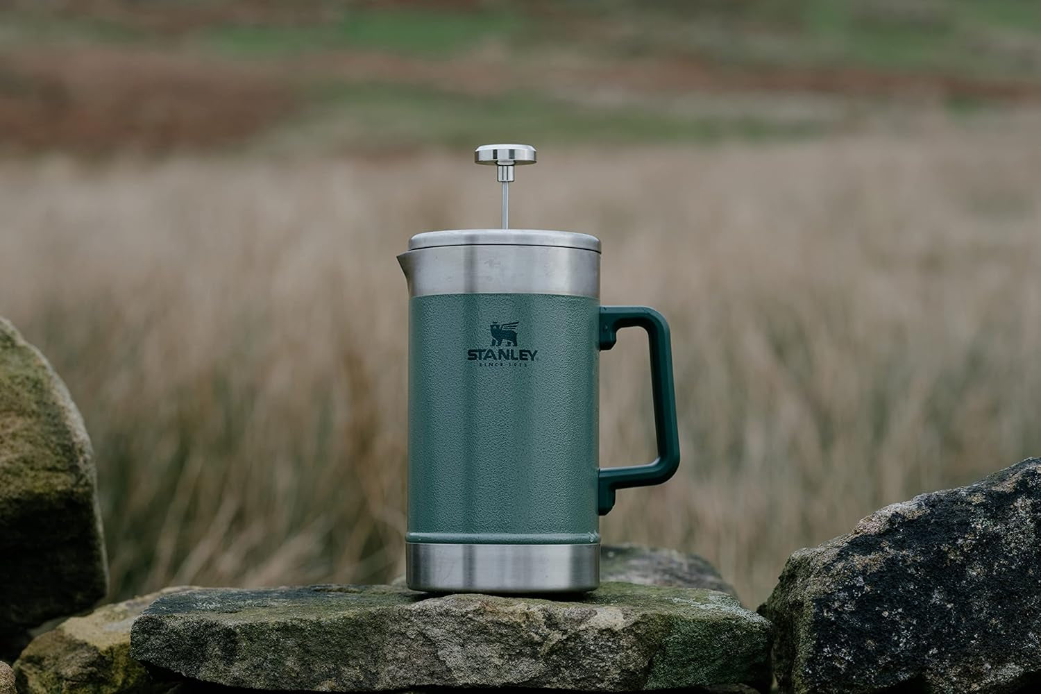 STANLEY Classic Stay Hot Coffee Press 1,4L Hammertone Green - Holder kaffen varm i 4 timer - Minimalt bundfald - Integreret kaffepresse i rustfrit stål - BPA fri - Tåler opvaskemaskine