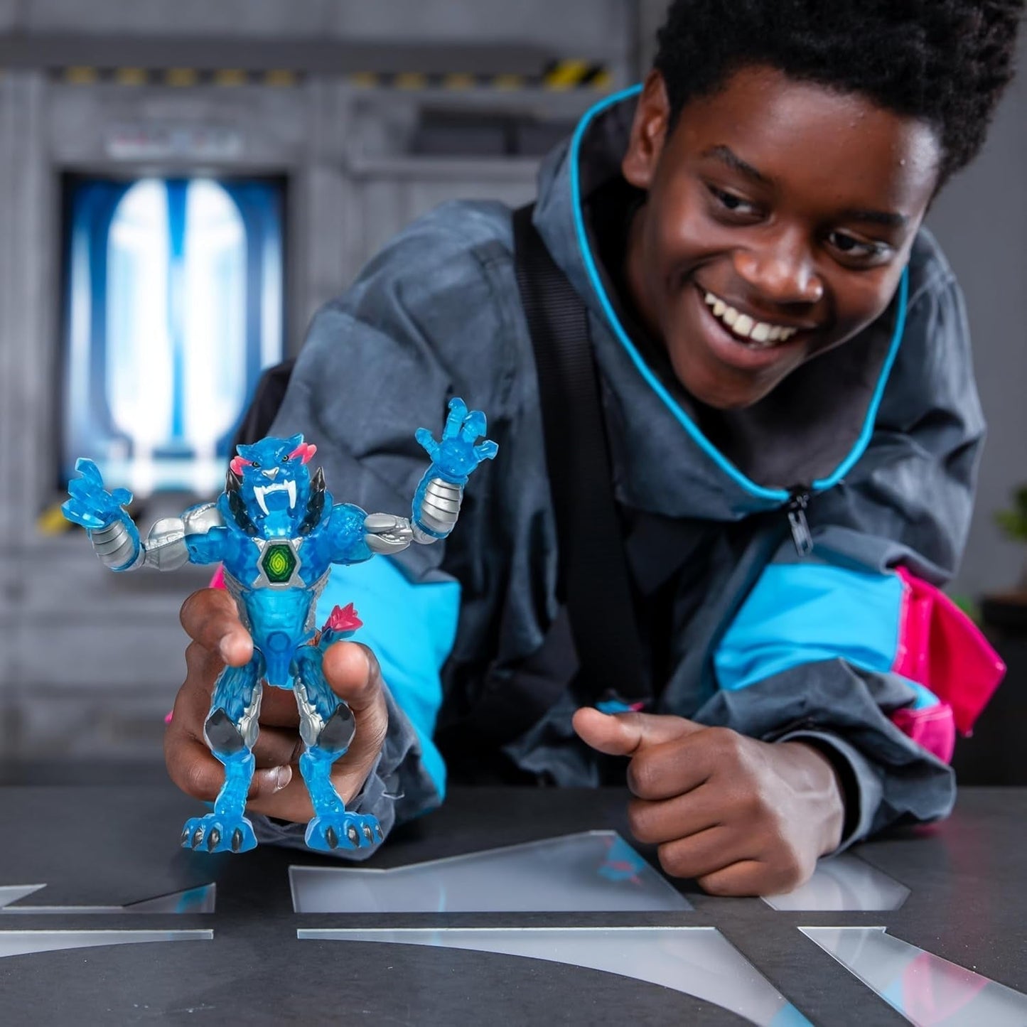 Flyttere; Flyt det ultimative udyr. Oplev og skab Stealth Panther actionfiguren fra Mrbeast. 3 at indsamle, Iconic Panther, Stealth Panther, Metallic Panther Actionfigurer Naty Shop