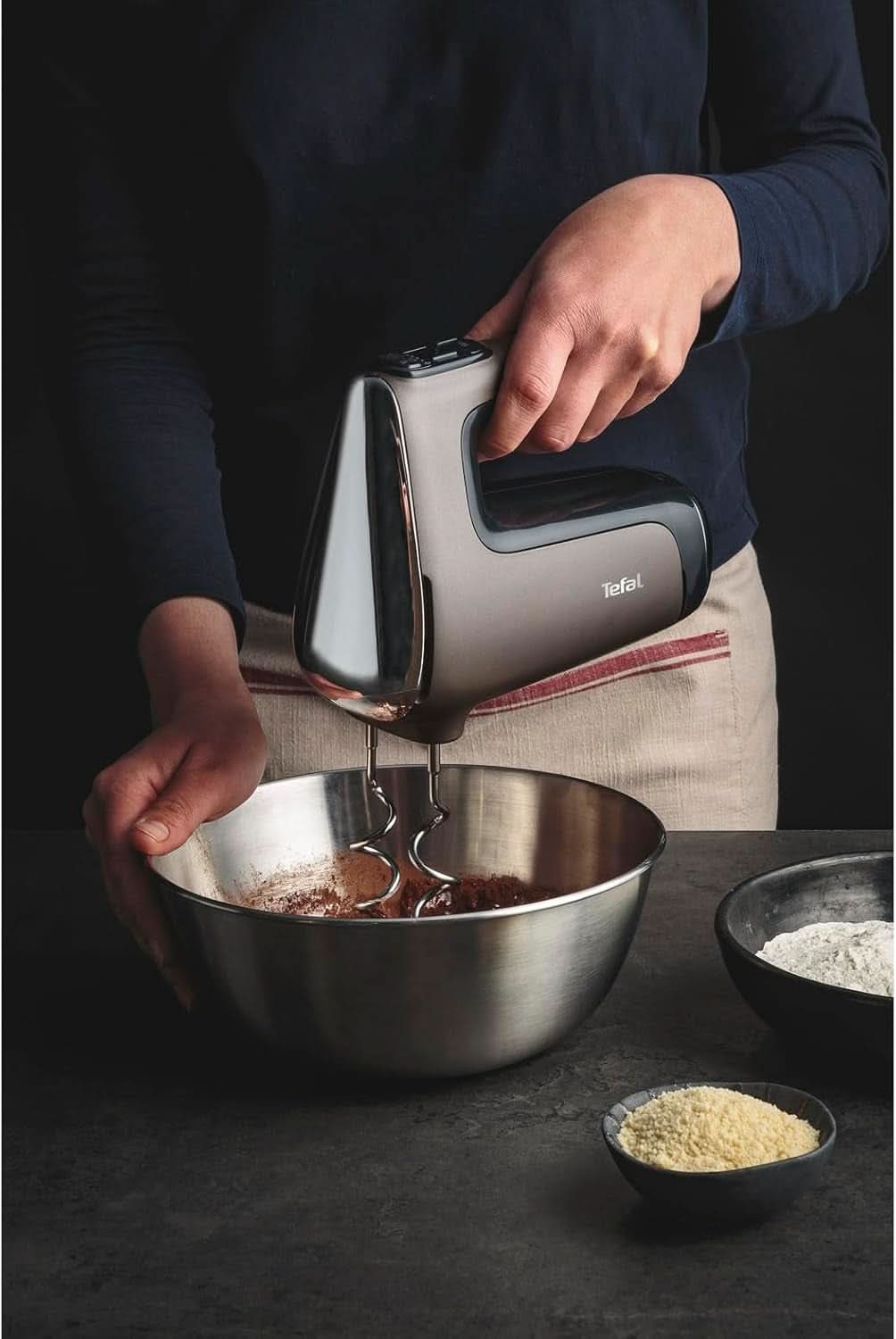 Tefal HT650E Power Mix Silence Håndmixer | 600 Watt | Variabel hastighedsregulator | Turbo-Und Auswurf-Funktion | Extreme Leisure Engine | Inkl. 2 Rührbesen Und 2 Knethaken | Wheat Kitchen Naty Shop