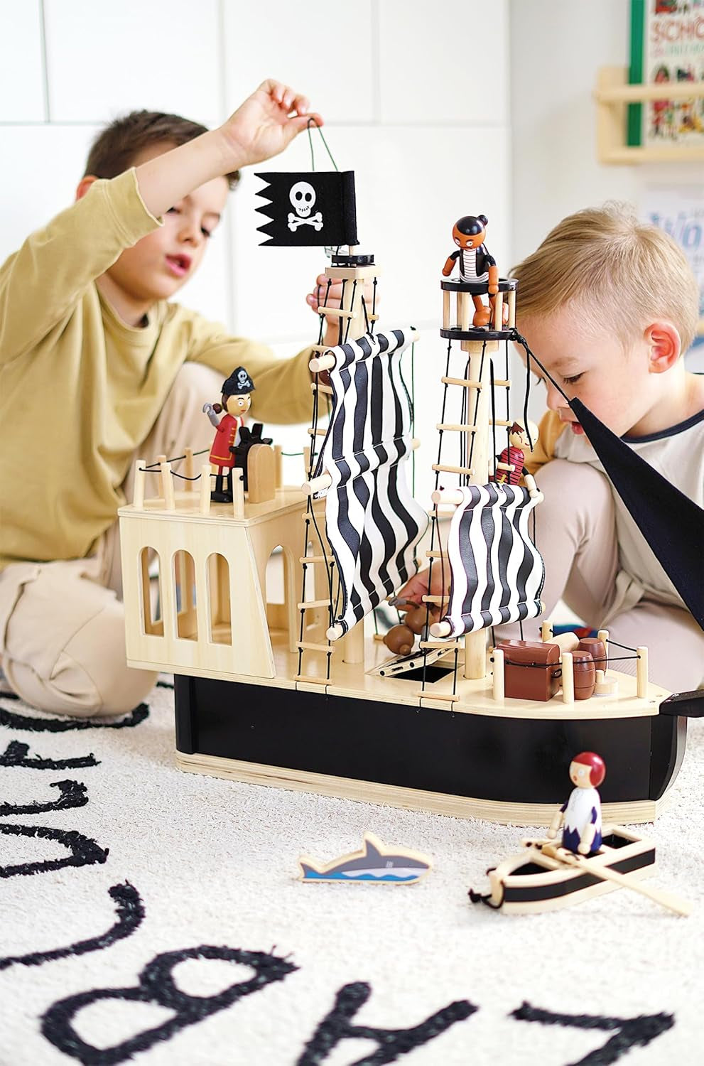 Små fods fleksible piratdukker i træ, 5 pirater og 1 abe, detaljerede og fleksible, 3+, 12412