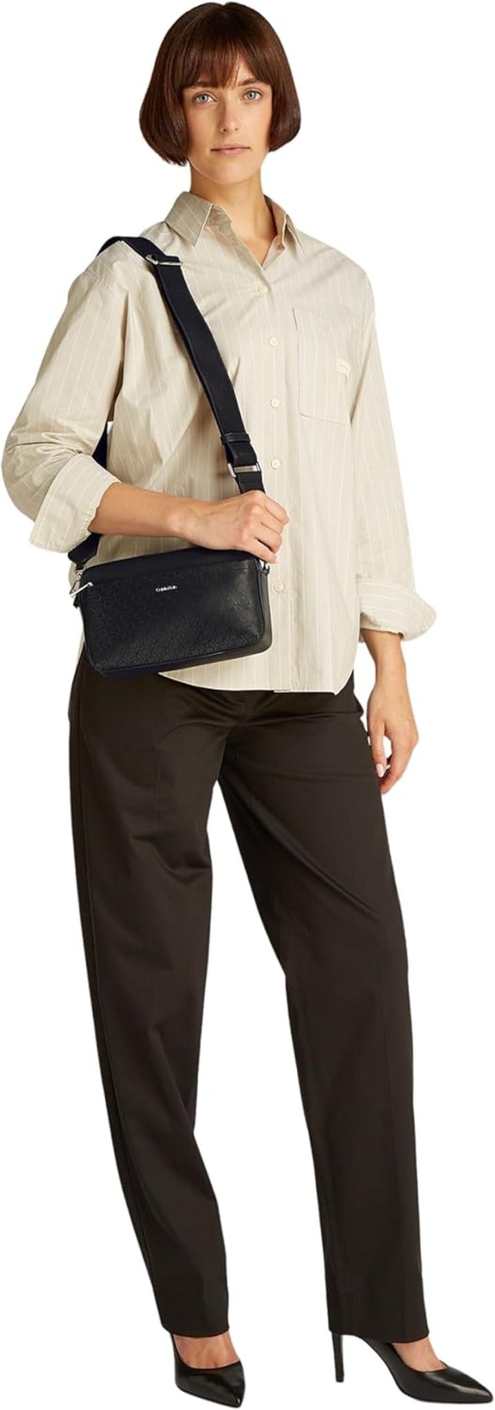 Calvin Klein Dame Skuldertaske Must Kamerataske Mono Bred Skulderrem, Sort (Ck Black), Life Size Dametasker Naty Shop
