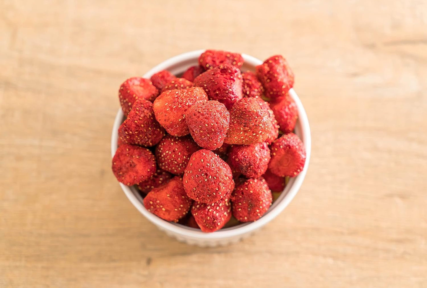 Frysetørrede hele jordbær 100g - Frysetørrede frugter - Frysetørrede tørrede frugter - Tørrede jordbær - Perfekt til bagning, dekoration af kager, snacks, müsli og desserter Tørrede produkter Naty Shop