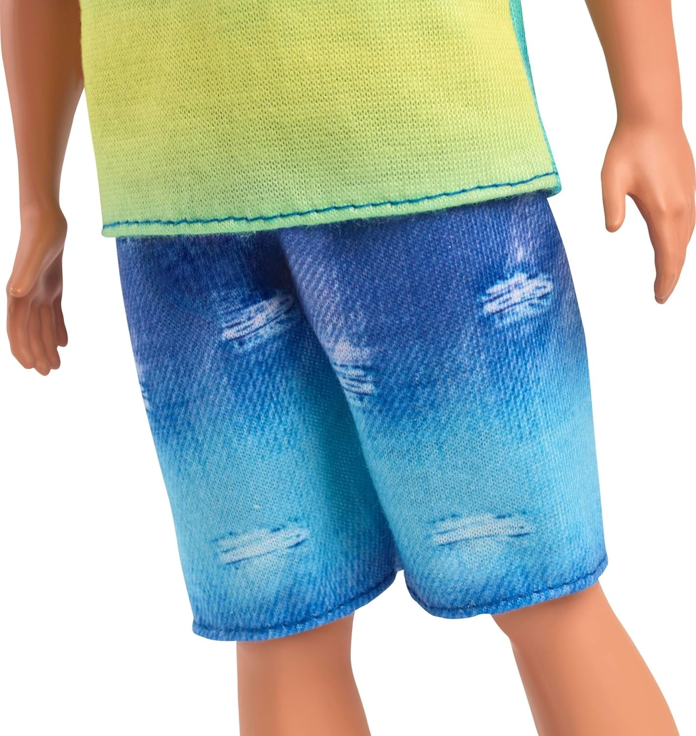 Ken Barbie Fashionista dukke nr. 236 med sort hår, blågrøn ombré tanktop, denimshorts og sølv sneakers, HYV00