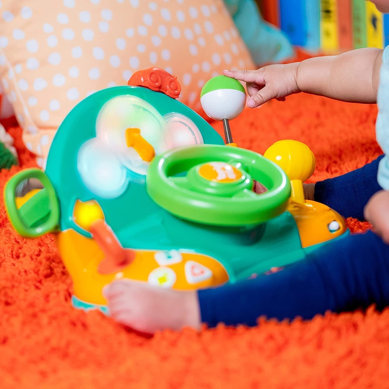 Bright Starts, legetøjsrat, Lights & Colors Driver, med musik, bilstøj, blink, gearstang og mere Bebe Naty Shop Toys