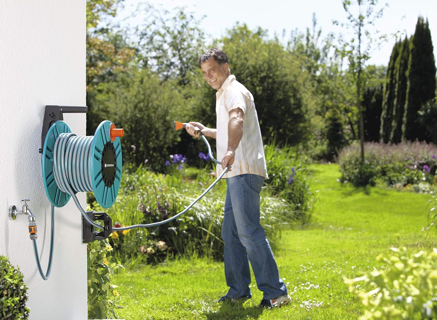 Gardena Classic 60 vægslangetromle med slangestyretromle: Til nem vægmontering, med anti-drypsystem, vinklet tilslutning, stor kapacitet, pladsbesparende (2650-88)