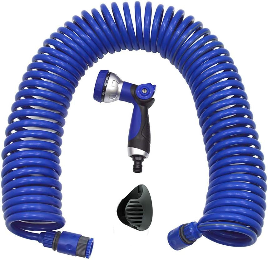 590078 – Spiralslangesæt, blå, 15 meter (diameter 9 mm) + multifunktionspistol med 8 dyser + automatisk indvendigt gevind med ¾-½ adapter + 2 lynkoblinger + hængende beslag