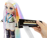 Rainbow High Hair Studio - Eksklusivt Amaya Raine Doll Legesæt med langt hår til styling - Indeholder vaskbart hårkridt, hårbørste, tilbehør - Gave til børn fra 6 år og opefter