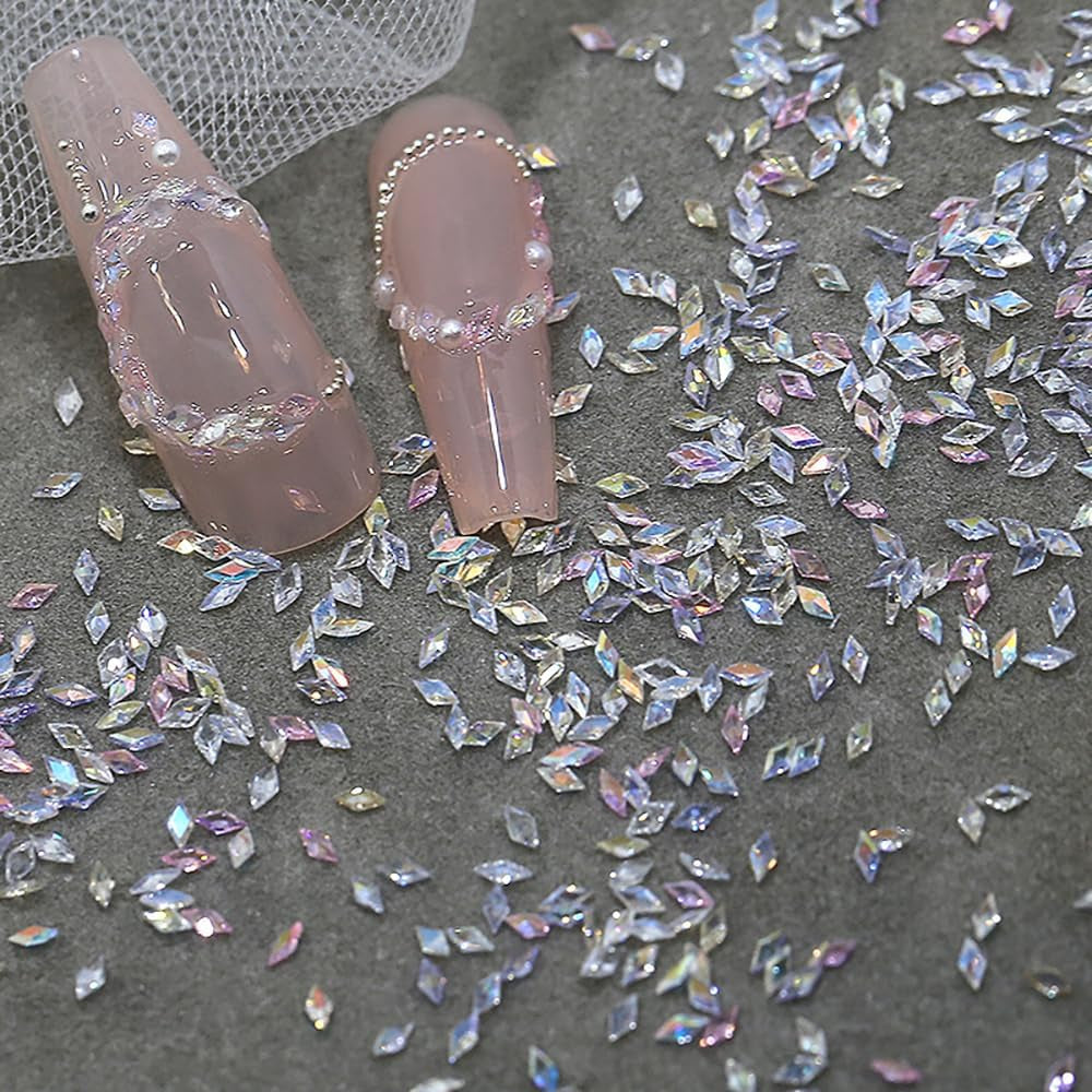 50 stk. Små Zirconia Rhombus Glitter Nail Stones Nøgleringe Blandede farver Mousserende Rhinestones Nail Charms Mini Rhombus Nail Crystals Diamantnegle Rhinestones Nail Charms Nail Accessories Nail Art