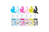 Madfarvesæt med spiselig blæk til plottere 6 x 100 ml | Lys cyan | Cyan | Lys magenta | | Magenta | Gul | Sort | Spiselig tryk, wafer papir trykning, dekorativ kage topping