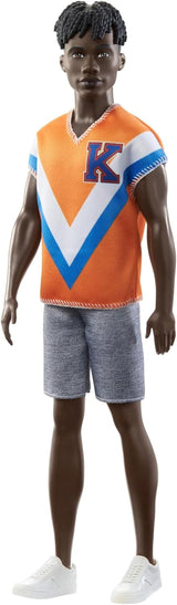 Barbie Ken Fashionistas Dukke - T-shirt med kaktus og palmetryk, hvide shorts og sneakers, perfekt til eventyr med venner og gåture i byen, til børn fra 3 år og opefter, HJT10 Naty Shop Dolls 0