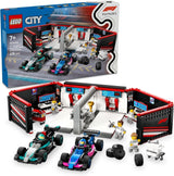 LEGO City F1 Garage med Mercedes-Amg og alpine racerbiler - Formel 1 racerbil med 2 førere og 4 mekaniske minifigurer - Gave til drenge og piger 7+ og fans 60444 Byggesæt Beuche den LEGO-Store Standardtitel
