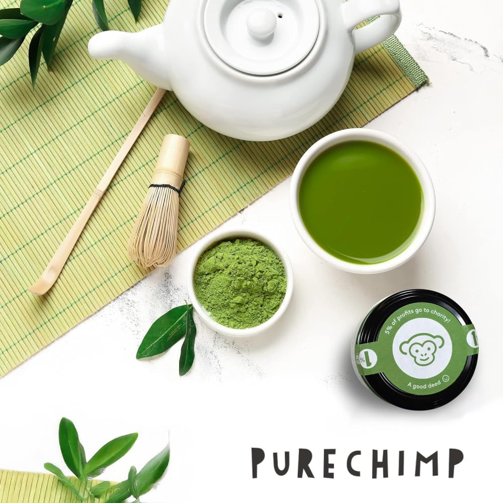 Purechimp Matcha-pulver af ceremoniel kvalitet 50 g. 100% ren skyggedyrket tepulver til lattes, infusioner og opskrifter. Genanvendelig krukke. Rig på antioxidanter.