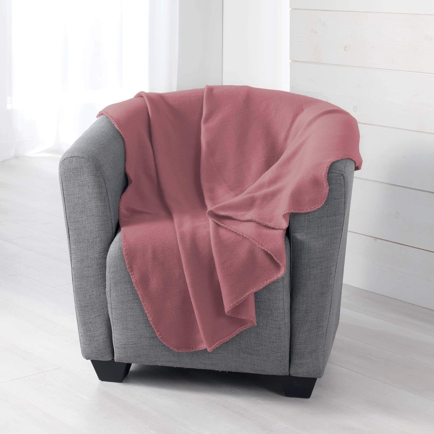 Douceur D'Intérieur, Milou fleece tæppe antik pink, 125 X 150 Cm Senge og tæpper Douceur d'Intérieur Mørke pink 125 X 150 Cm