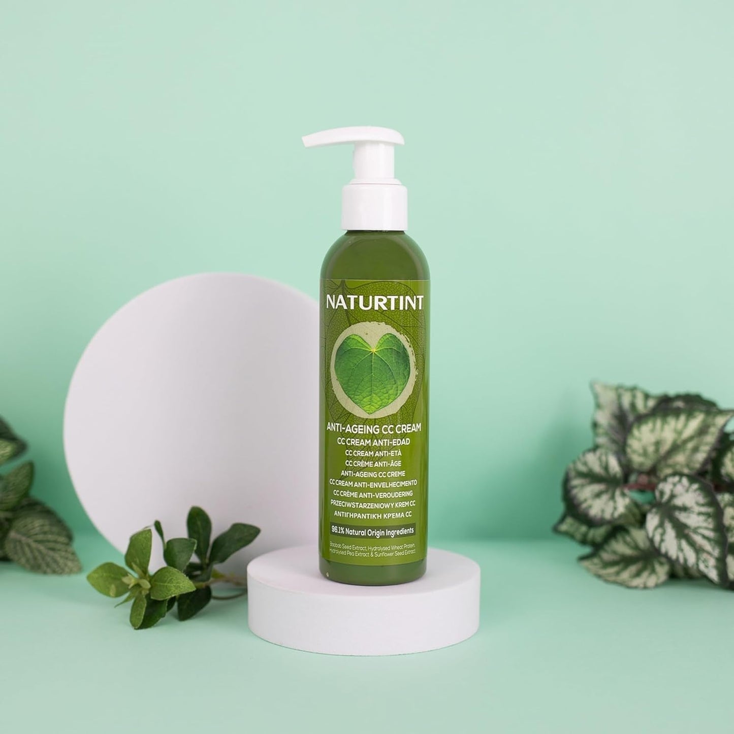 Naturlig farvetone CC Cream. Ingen skylle hårmaske. Til tørt og beskadiget hår. Reparerer og fugter. 96% naturlige ingredienser. 200 ml Naty Shop hårmaske