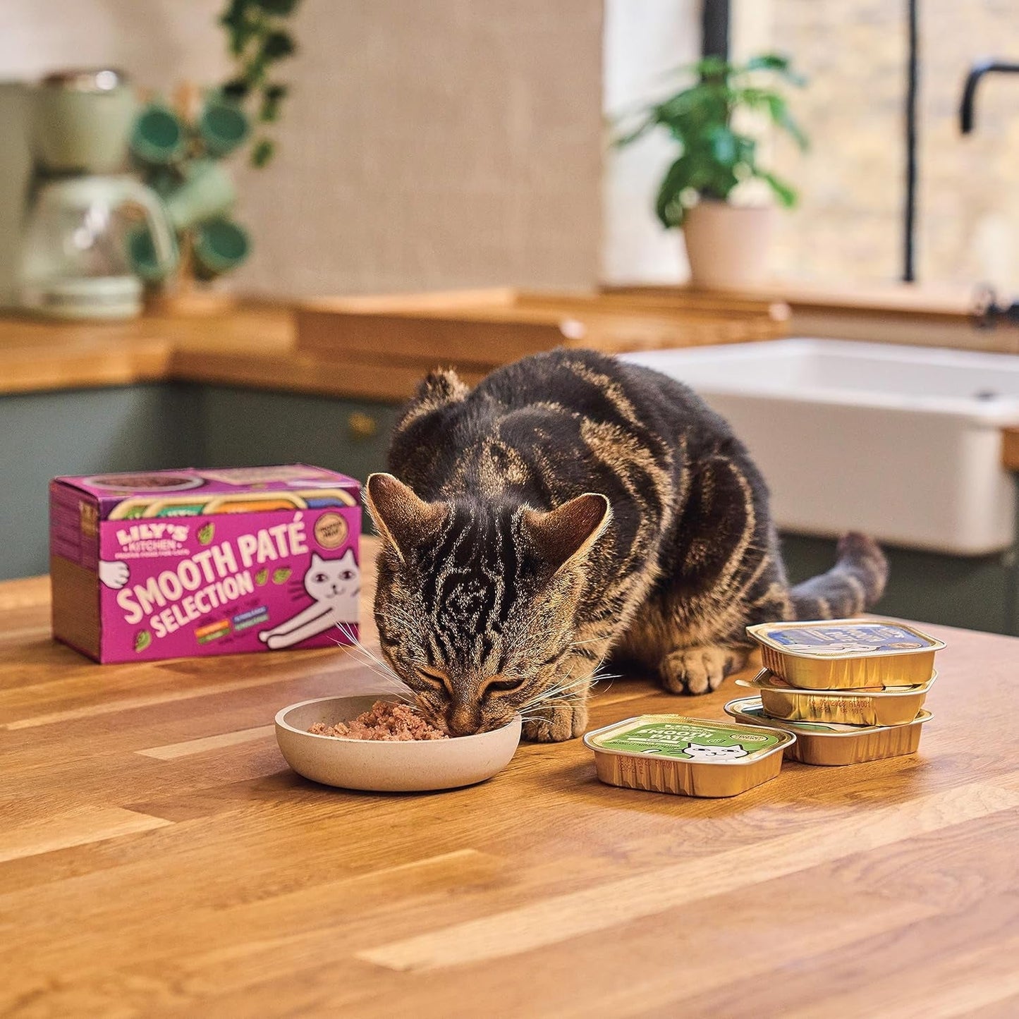 Lily's Kitchen Naturligt vådt mørt kattefoder til voksne katte, bakker, kornfri opskrifter, sortiment (32 bakker x 85g)