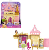 Mattel Disney Princess forvandler legesæt vogn til slot med lille nordlysdukke, 3 niveauer, 6 legeområder, 4 figurer, møbler og tilbehør HWX17 Dolls Naty Shop Belle Legesæt