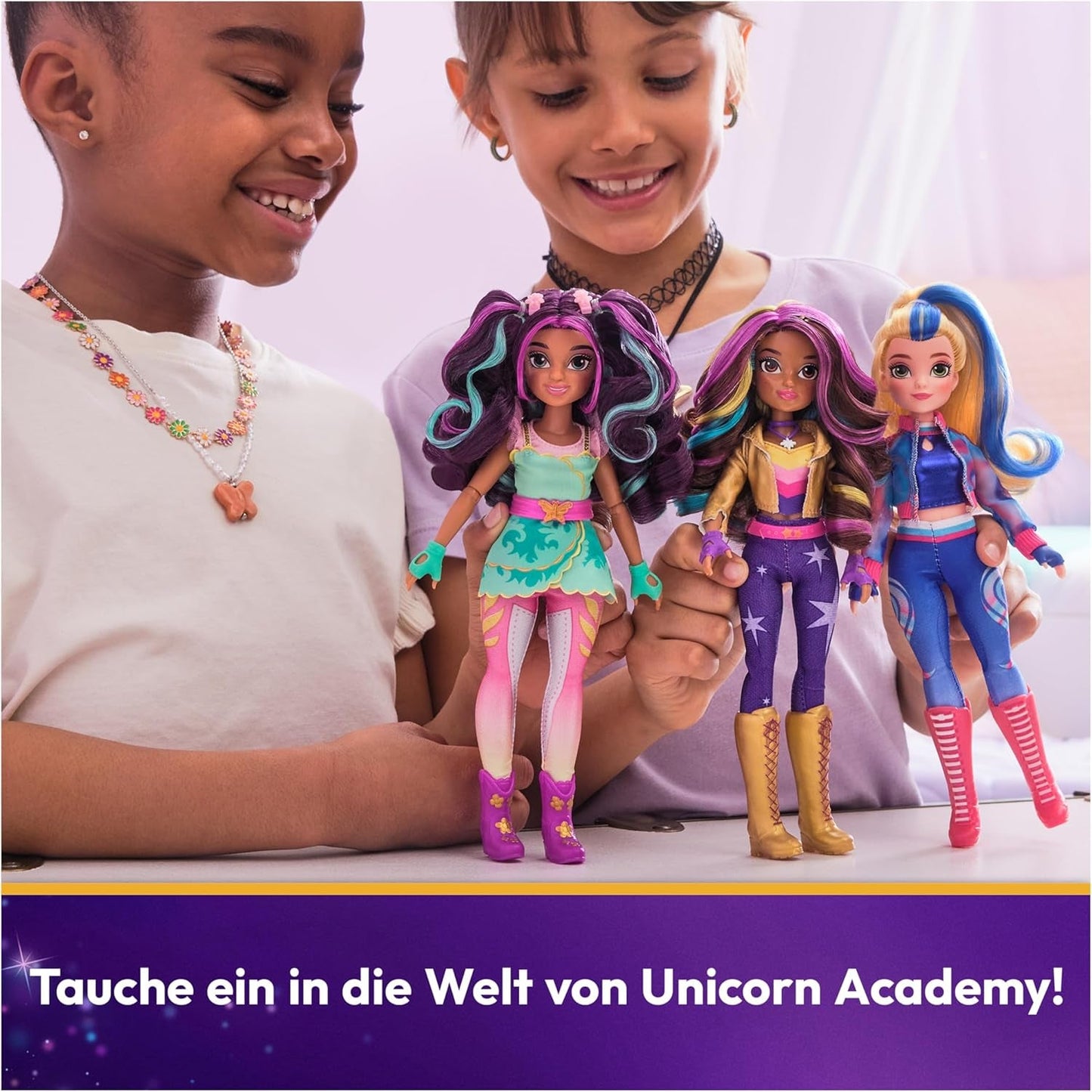 Unicorn Academy Ankleidepuppe Ava - die Originalpuppe zur beliebten Netflix-Serie, 24 cm stor og med 7 tilbehør til fantasifulde roller, for børn i 4 år