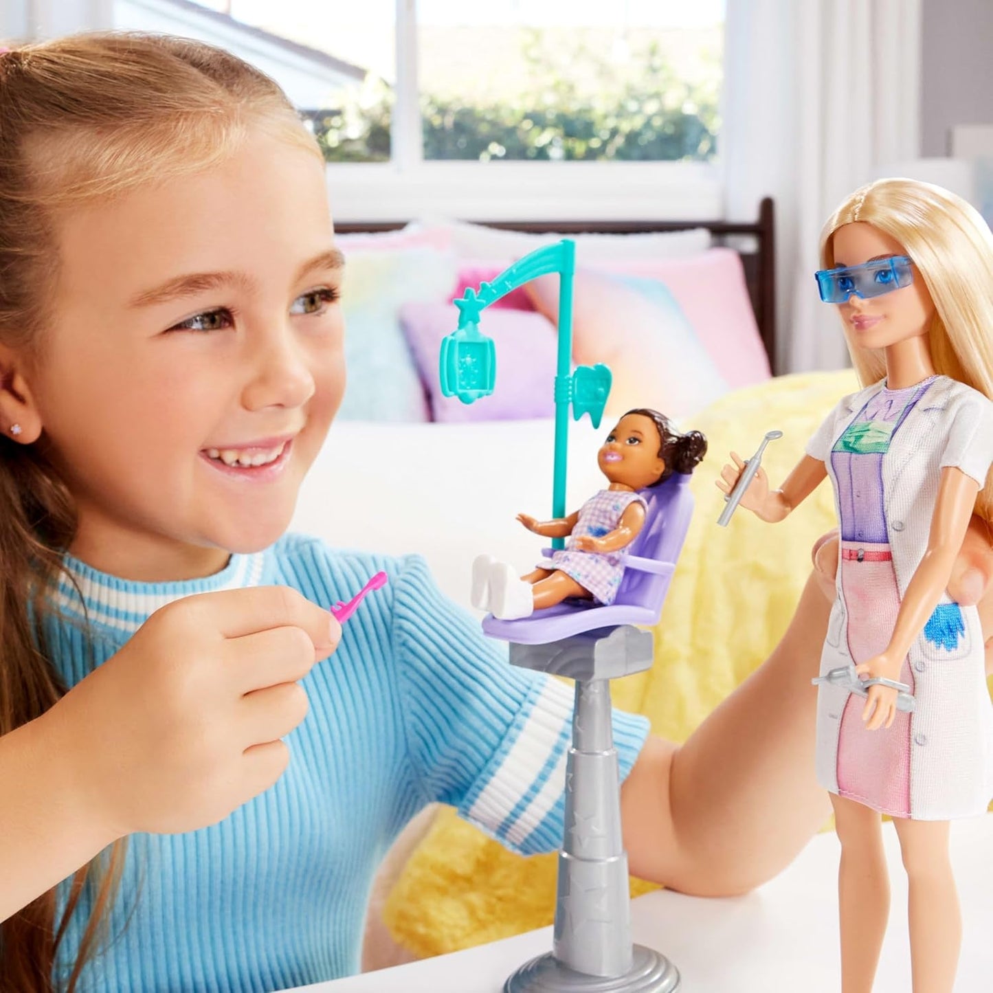 Barbie-tandlægedukke, modedukke med blondt hår, blå kjole og laboratoriefrakke, 1-barnsdukke, eksamenstilbehør og diverse tilbehør, JCR74