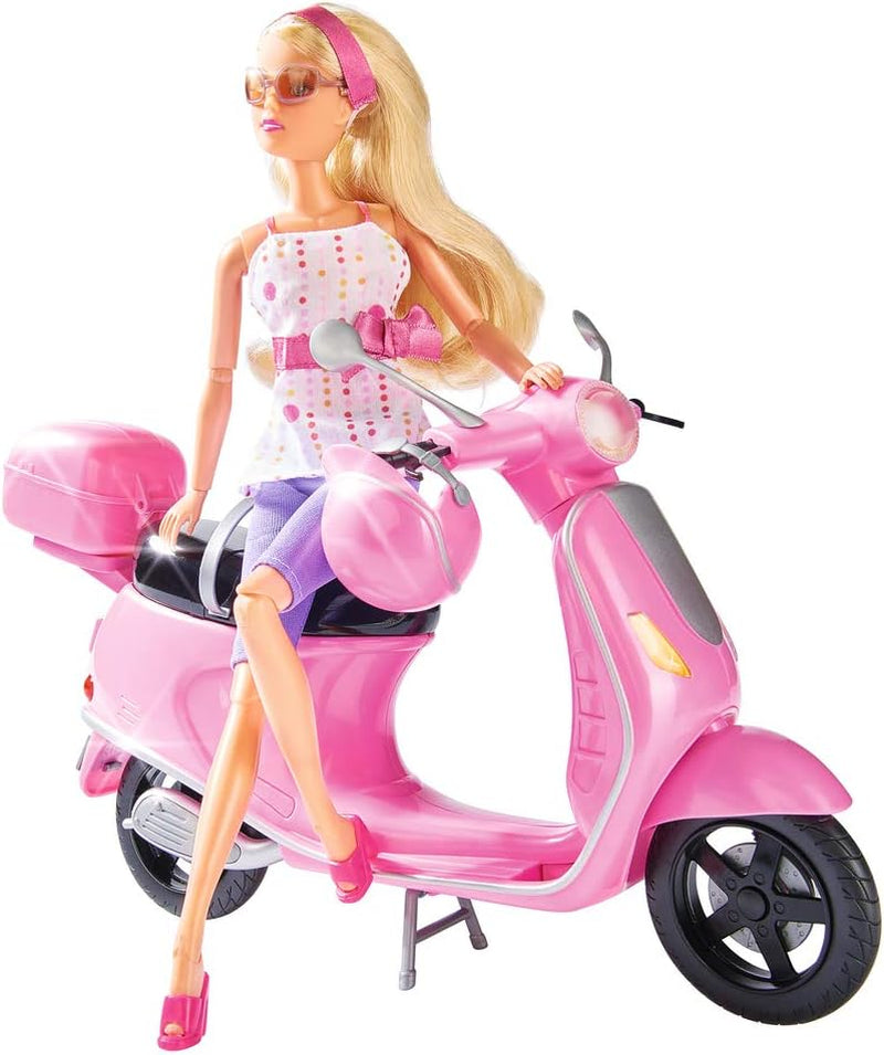 Simba 105730282 - Steffi Love Chic City Scooter, Steffi med Pink Scooter med hjelm og hjelmrum, Modedukke, 29 cm, til børn fra 3 år