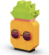 LEGO 11027 Classic Neon Creative Byggesæt, Brick Box Set, Byggelegetøj med modeller: bil, ananas, alien, rulleskøjter, figurer og mere, til børn fra 5 år og opefter Byggesæt Besuche den LEGO-Store