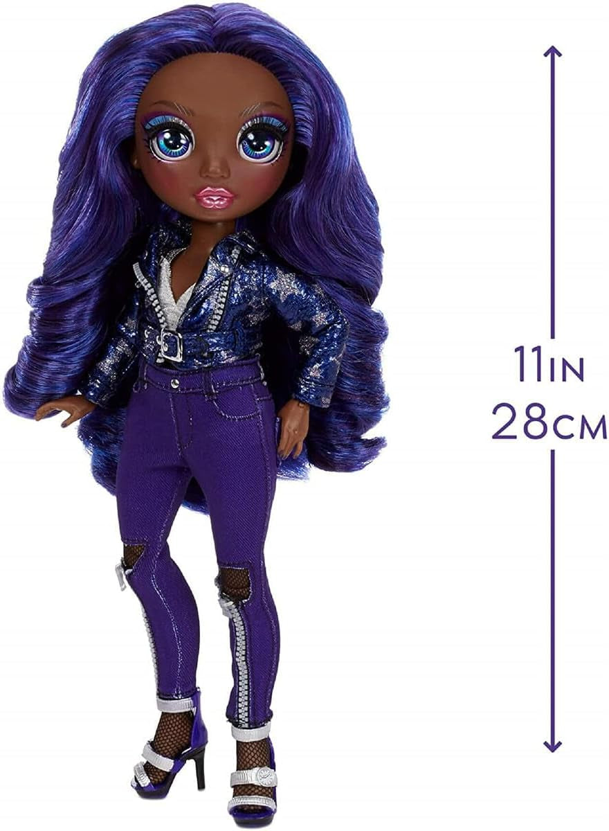 Rainbow High Fashion Doll - Kristal Bailey - Indigo Doll med 2 Deluxe Outfits - Inkluderer serie 2 dukketilbehør og stativ - Fantastisk gave til børn og samlere fra 6 år og opefter