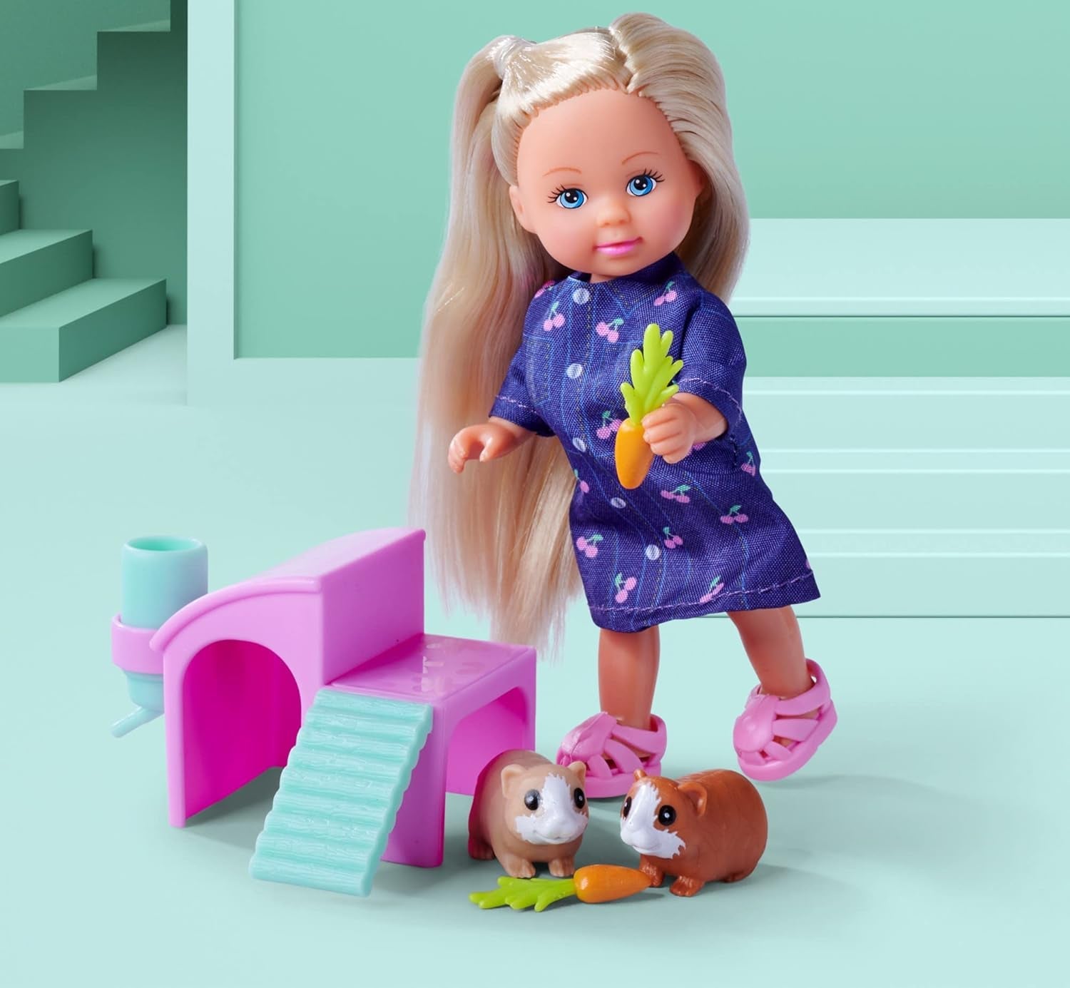 Simba Evi elsker Marsvin Legedukke med to marsvin og hus, vandflaske og gulerødder, 12 cm, 3+