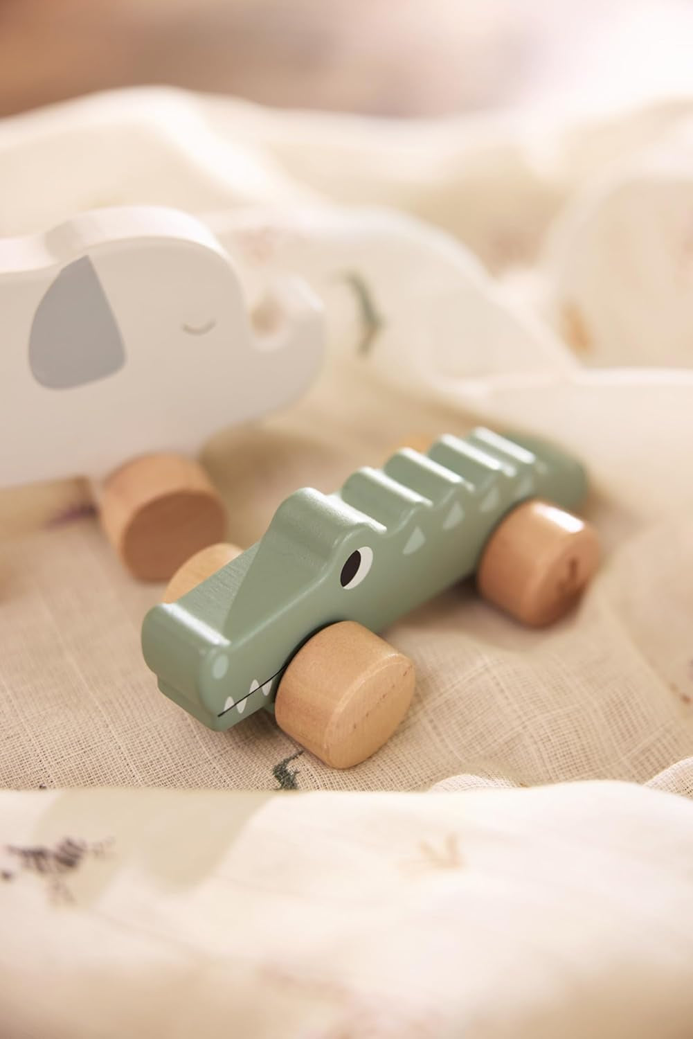 Jollein 112-001-67090 Trælegetøj på hjul, grøn Babylegetøj Naty Shop