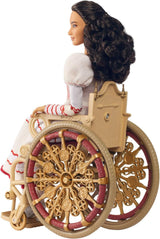 Mattel Wicked Nessarose modedukke og tilbehør, inklusive kørestol, med krøllet brunt hår, forskellige positurer og aftagelig boldkjole, HXY36