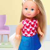 Simba Evi Love Fashion Doll iført en sød denimkjole, inklusive to andre outfits med yndige prints og sneakers, 12 cm, 3+