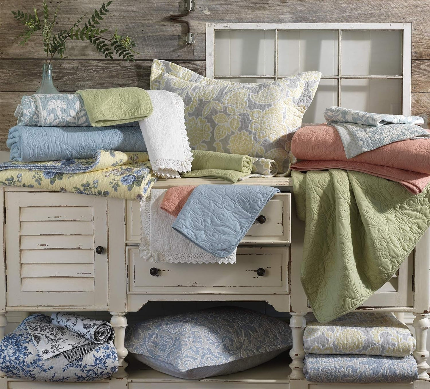 Laura Ashley Home Rüschen Garden Collection quilt, 100% bomuld, Ultra blød, Til alle årstider, Vendbar, Elegant, Dobbeltseng, Cremefarvet (197783) Dyner og dyner Naty Shop