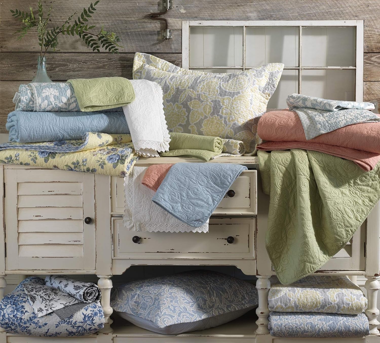 Laura Ashley Home Rüschen Garden Collection quilt, 100% bomuld, Ultra blød, Til alle årstider, Vendbar, Elegant, Dobbeltseng, Cremefarvet (197783) Dyner og dyner Naty Shop