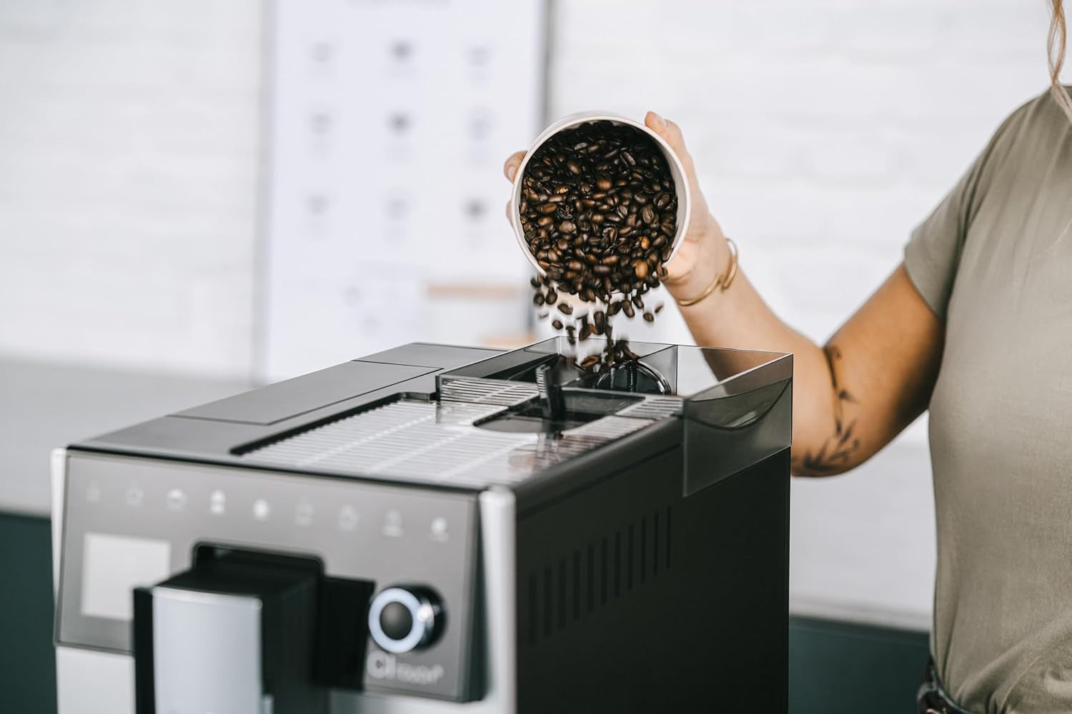 Melitta CI Touch - Fuldautomatisk espressomaskine med mælkesystem, espressomaskine med integreret kaffekværn og mælkeskummer, f.eks. til espresso eller cappuccino, sølv
